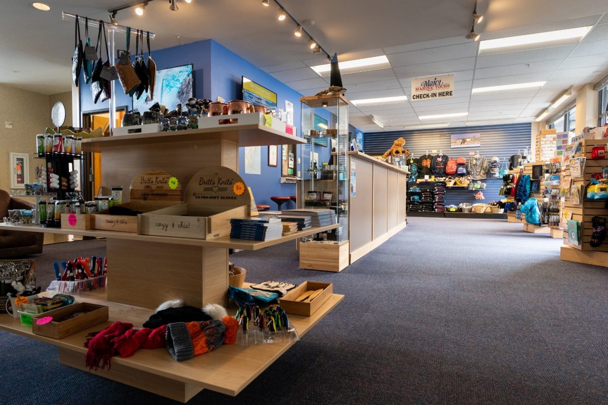 Gift Shop and Major Marine Tours Check-In