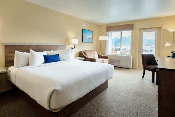 Deluxe King Harbor Balcony Room